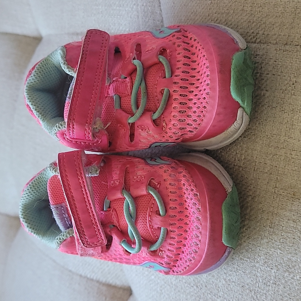 Girls sneakers